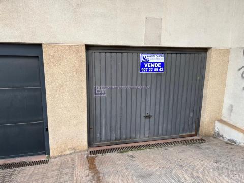 Plaza para coche de 22 m<sup style='color: #898ba2;'>2</sup> en Plaza De Italia.