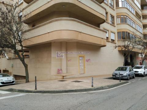 LOCAL EN BRUTO EN A AVDA DE PARIS ZONA EROSKI