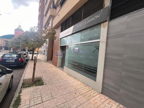 Local Comercial de 120 m<sup style='color: #898ba2;'>2</sup> y 1 baños en El Vivero.