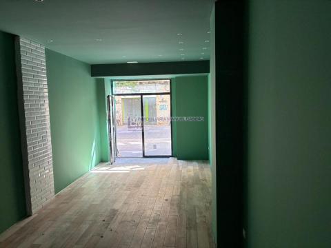 Local Comercial de 35 m<sup style='color: #898ba2;'>2</sup> en Centro.