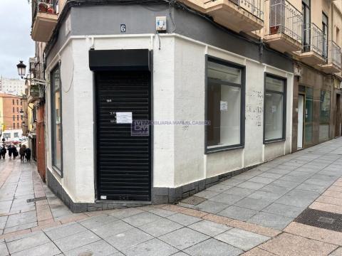Local Comercial de 40 m<sup style='color: #898ba2;'>2</sup> y 1 baños en Parte Antigua.