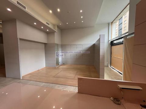 Local Comercial de 160 m<sup style='color: #898ba2;'>2</sup> y 1 baños en Centro.