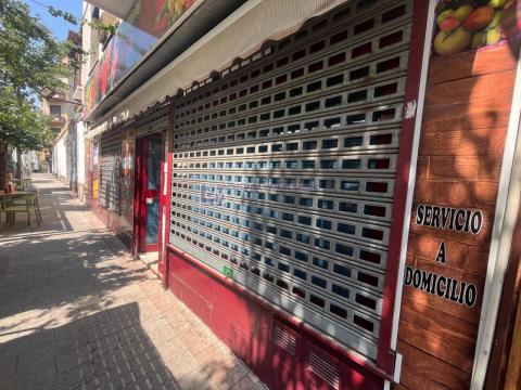 Local Comercial de 160 m<sup style='color: #898ba2;'>2</sup> y 1 baños en Centro.