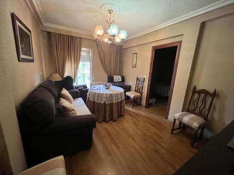 Piso de 90 m<sup style='color: #898ba2;'>2</sup> con 3 habitaciones y 1 baños en Centro.