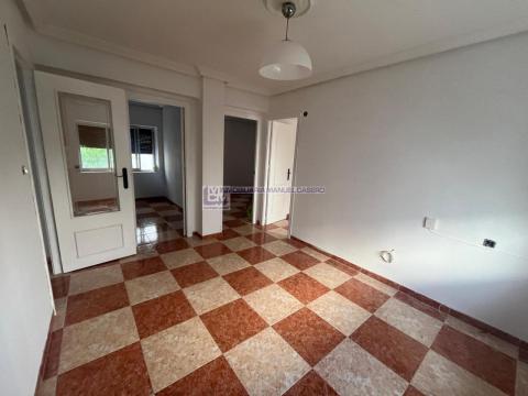 Piso de 73 m<sup style='color: #898ba2;'>2</sup> con 3 habitaciones y 1 baños en Llopis Iborra.