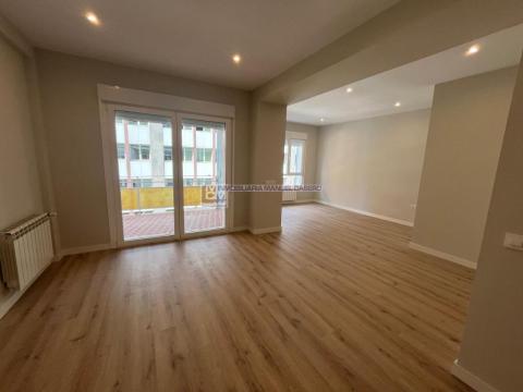 Piso de 120 m<sup style='color: #898ba2;'>2</sup> con 4 habitaciones y 2 baños en Centro.