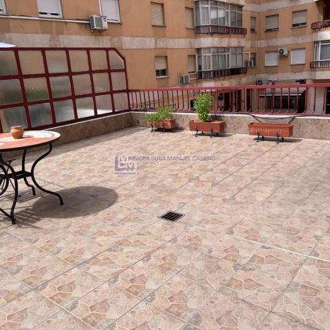 Piso de 90 m<sup style='color: #898ba2;'>2</sup> con 3 habitaciones y 2 baños en Centro.